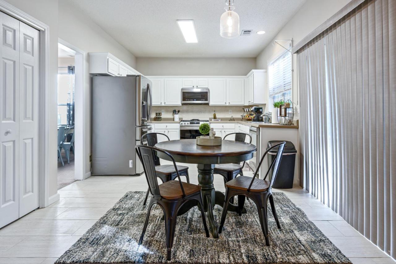 Enjoy This Amazing Home With Porch & Grill Near Dt Вудсток Экстерьер фото